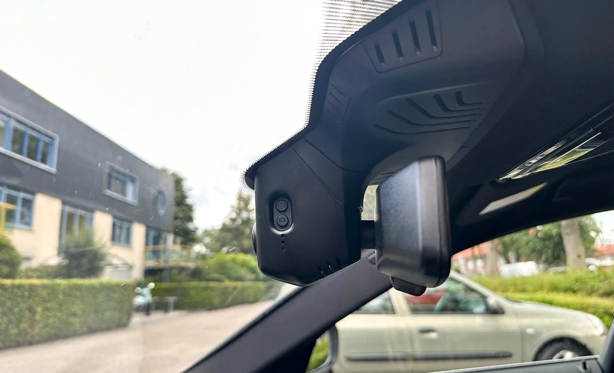 Fuvymyt vehicle-specific dash cam installation