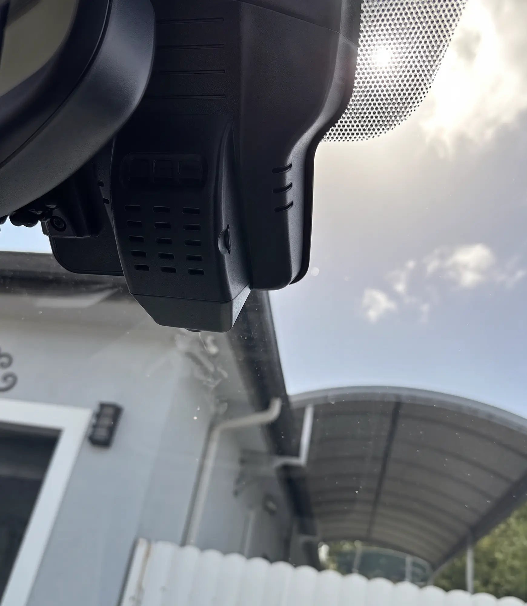 Real owner installation - Fuvymyt dash cam in luxury SUV