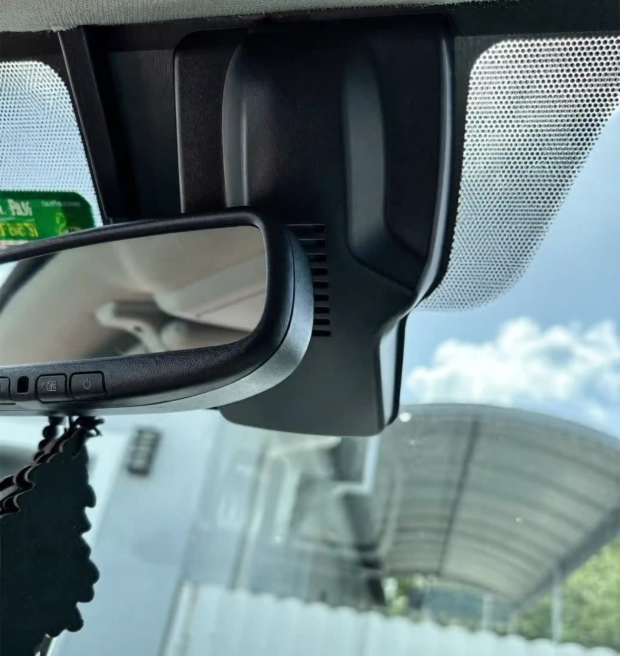 Real owner installation - Fuvymyt dash cam in luxury SUV